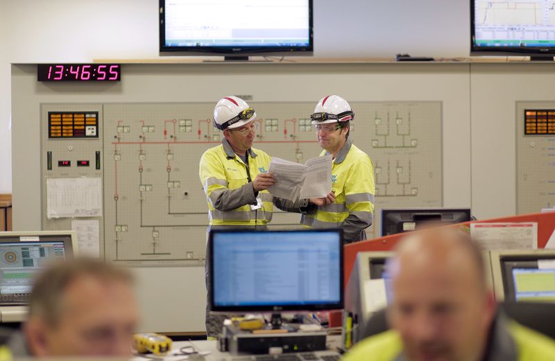 Connah's Quay Two Men reading instructions