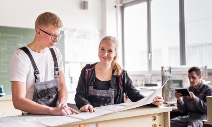 A male and a female apprentice in a Uniper workshop