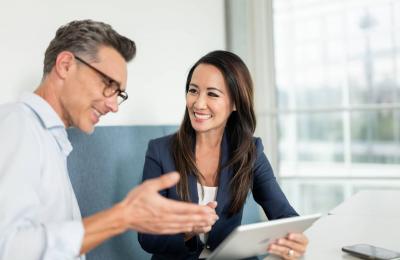 Employees in conversation with a tablet