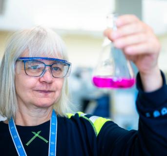 Laboratorieanalys på Karlshamnsverket | Uniper