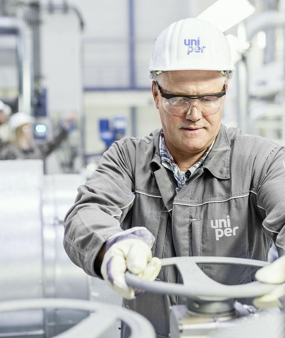 Uniper engineer inspecting a valve a plant in Maasvlakte