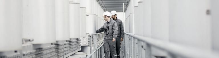 Two engineers walking through an Energy Storage plant in Etzel, Germany