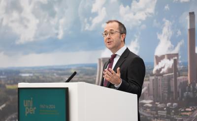 Mike Lockett, Uniper UK Country Chair, gives speech at Ratcliffe Power Station Closure Event