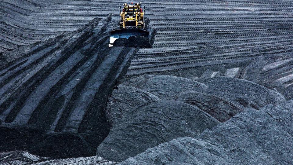 The dilemma of investing in social and environmental remediation activities 