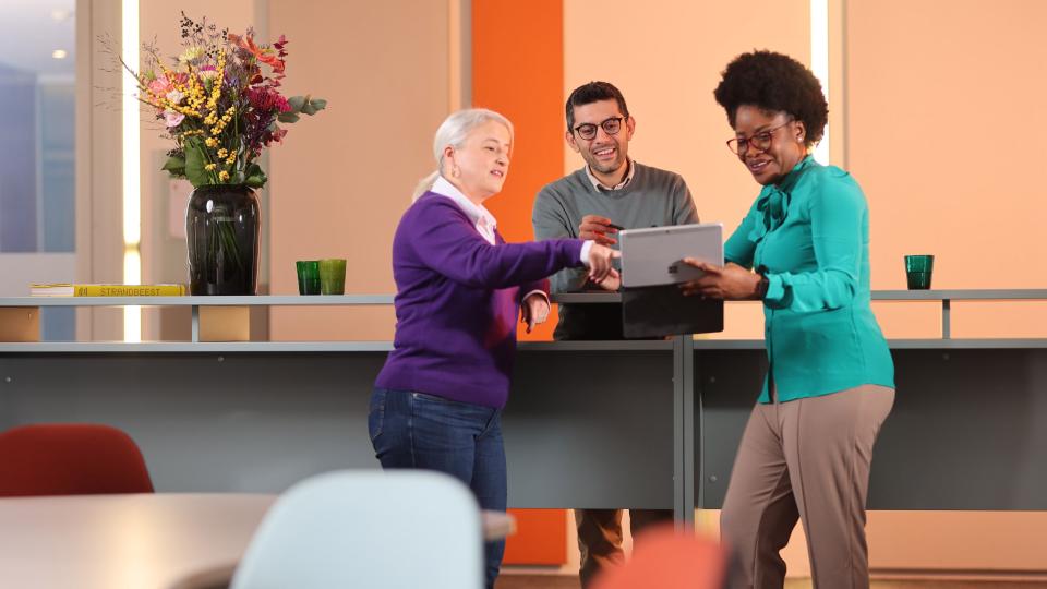 Casual work situation with 3 people;