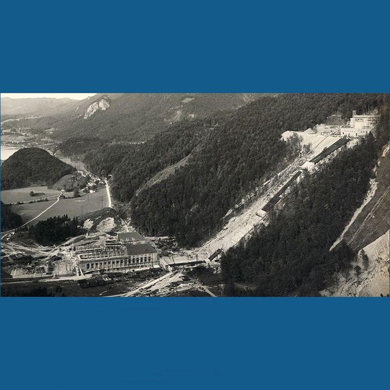 Großbaustelle mit Wasserschloss