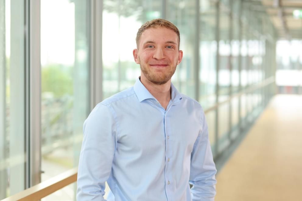 Portrait photo of Uniper trainee at the Düsseldorf Headquarters