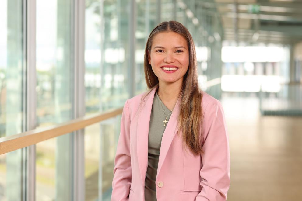 Portrait photo of Uniper trainee at the Düsseldorf Headquarters
