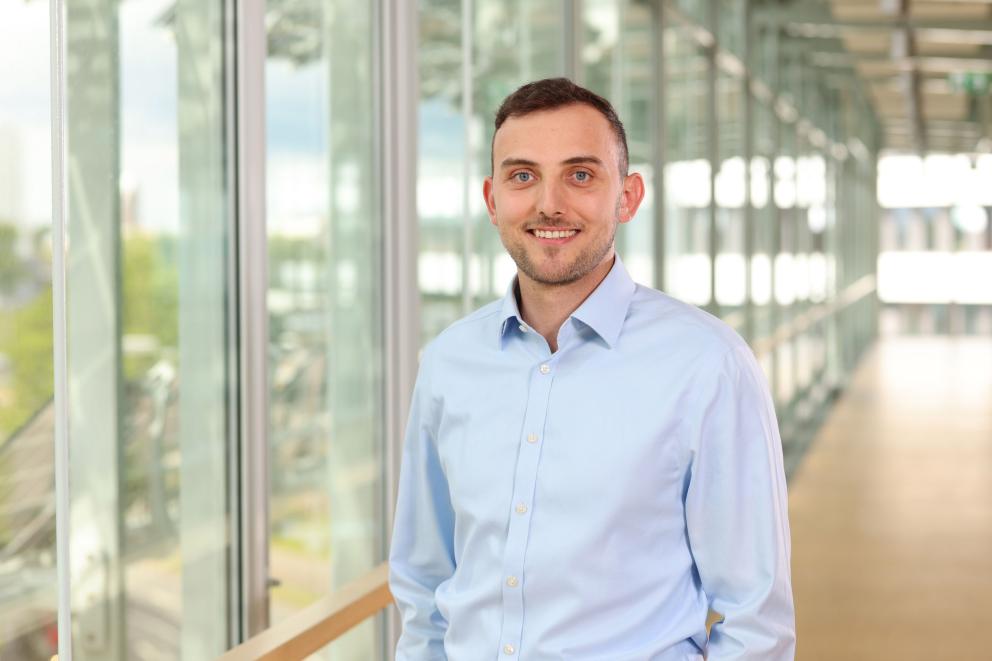 Portrait photo of Uniper trainee at the Düsseldorf Headquarters