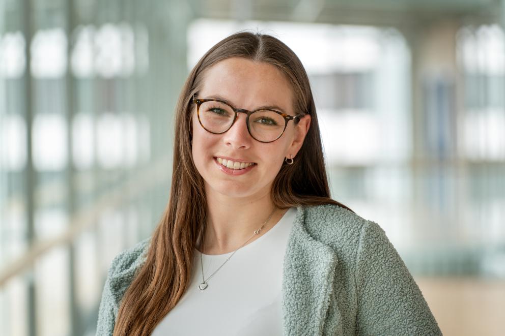  Portrait photo of Uniper trainee at the Düsseldorf Headquarters