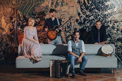 Pressebilder der Band RIWAS