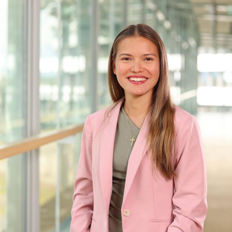 Portrait photo of Uniper trainee at the Düsseldorf Headquarters
